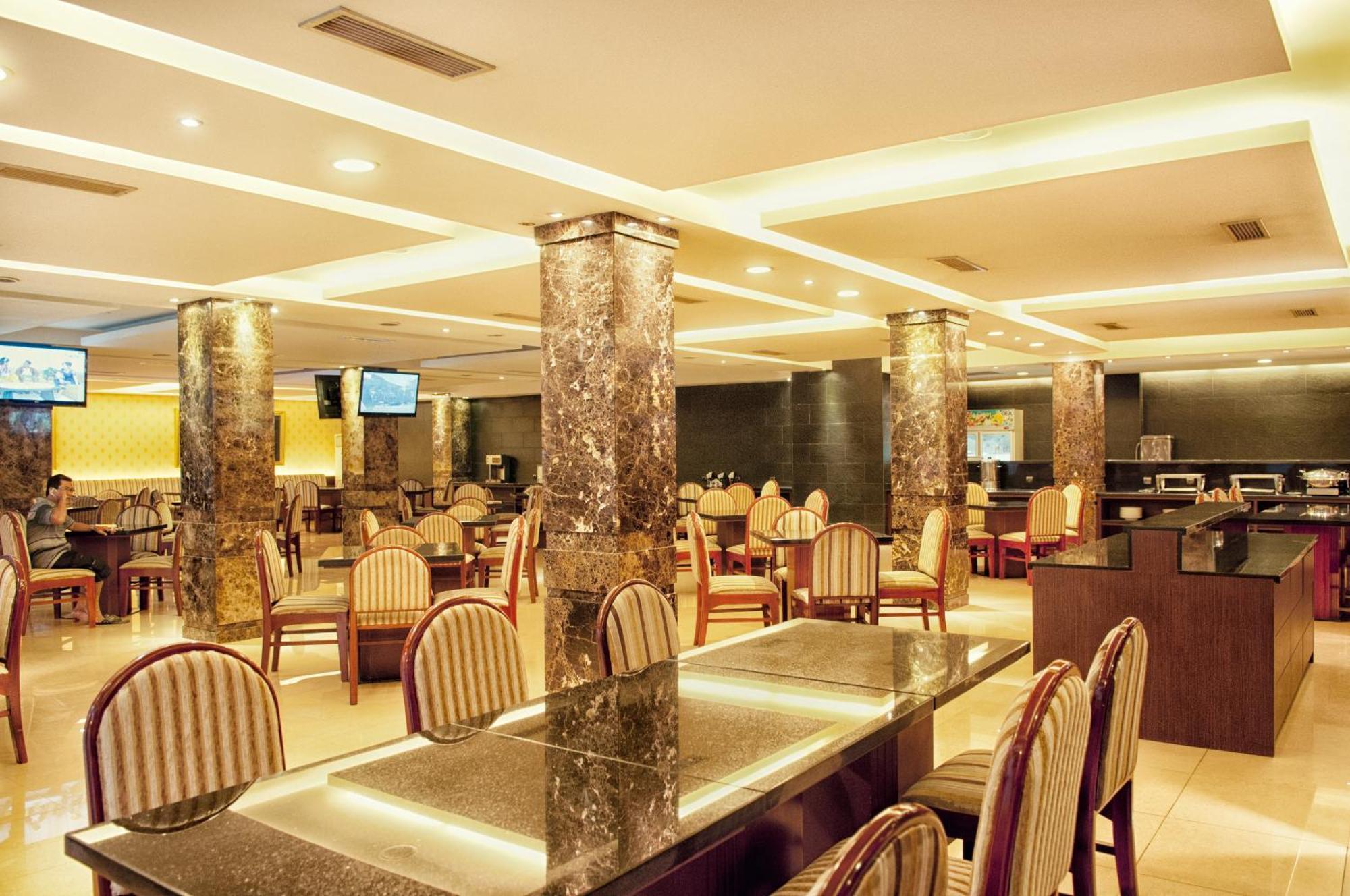 Grand Sakura Hotel Медан Екстер'єр фото